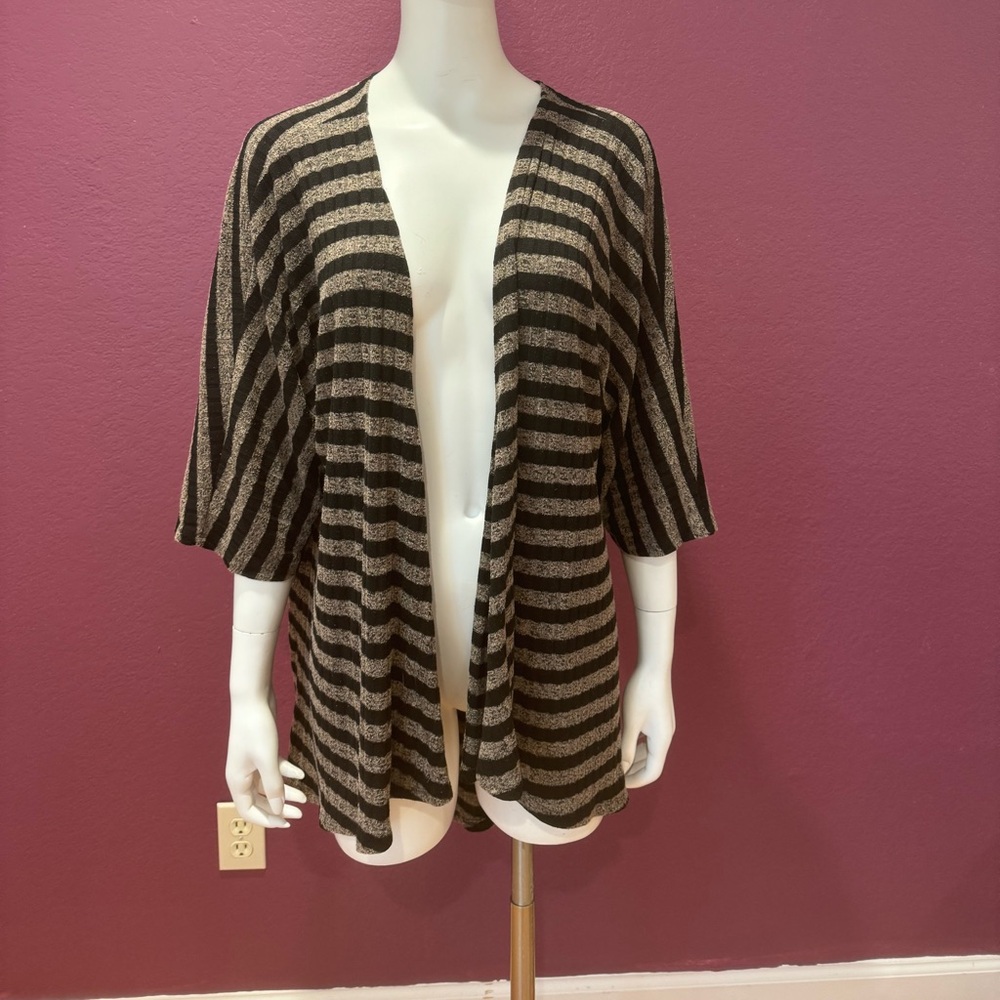 LuLaRoe Lindsey Cardigan Small 3/4 Raglan Sleeves Black & Brown Stripe